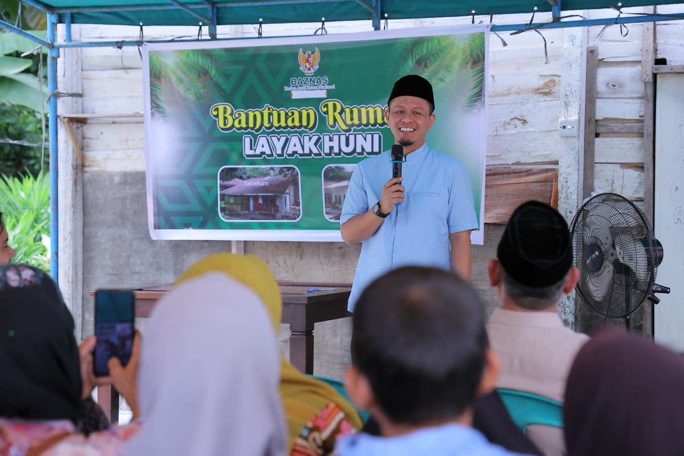 Wako Agung Salurkan Bantuan 2 RLH ke Warga Tenayan Raya