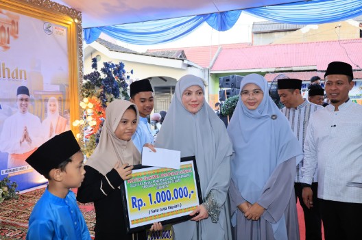 Wako Pekanbaru Salurkan Sejumlah Bantuan Dalam Safari Ramadan 1447 H di Tuah Madani