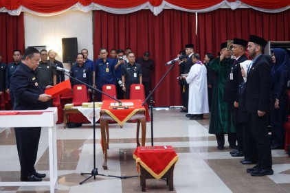 Plt Gubernur Riau, SF Hariyanto, Lantik 77 Kepala Sekolah SMA/SMK dan SLB Negeri di Riau, Ini Daftar Namanya