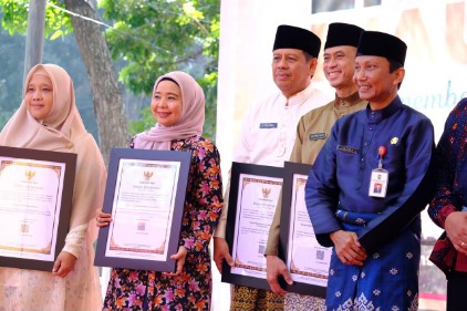 Pemprov Riau Beri Penghargaan Kearsipan kepada Delapan Organisasi Perangkat Daerah